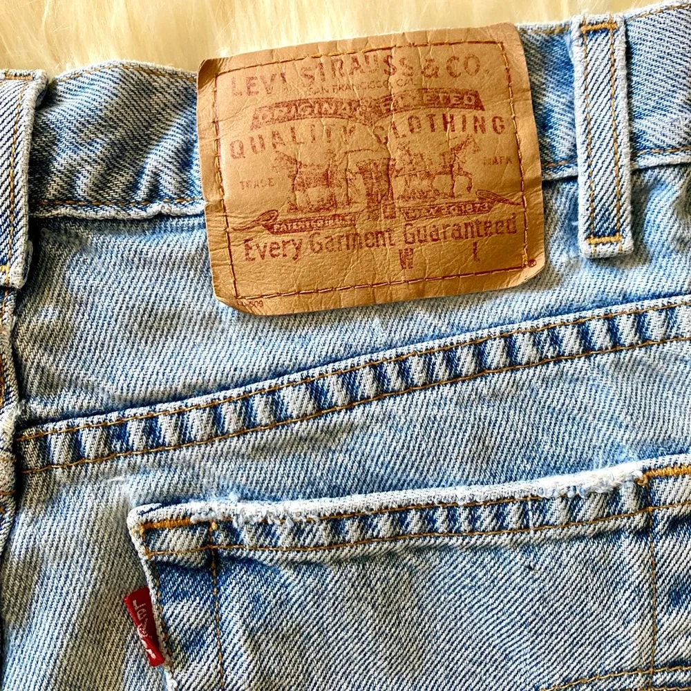SOLD VTG Levis Jean Shorts - Picture 5 of 6
